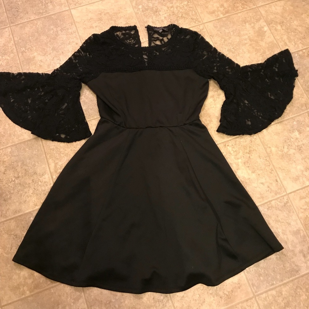 Luxology black Lace dress